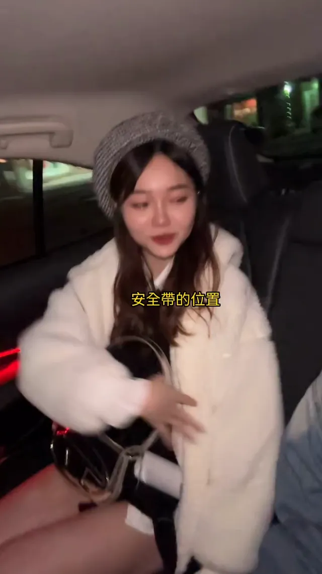 ⧸ 友人說看我單身五年 看不下去了 企劃了一日約會拍攝 看得出來我的生疏嗎哈哈哈哈 戀愛細胞快絕滅了😮‍💨 如果台灣也有單身即地獄 我也該參加一下了🥴 我一定無條件選擇泰晤啊啊啊 來吧 算一下我一支影片到底要摸幾次下巴 （緊張手足無所的小動作🫨） #短視頻 #互動