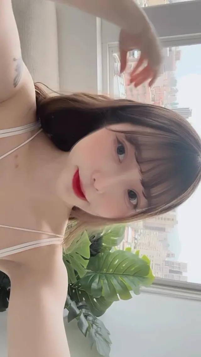 (˶‾᷄ ⁻̫ ‾᷅˵) 自拍到一半 突然有人走進來 啊～泥好＞⧸⧸⧸＜
