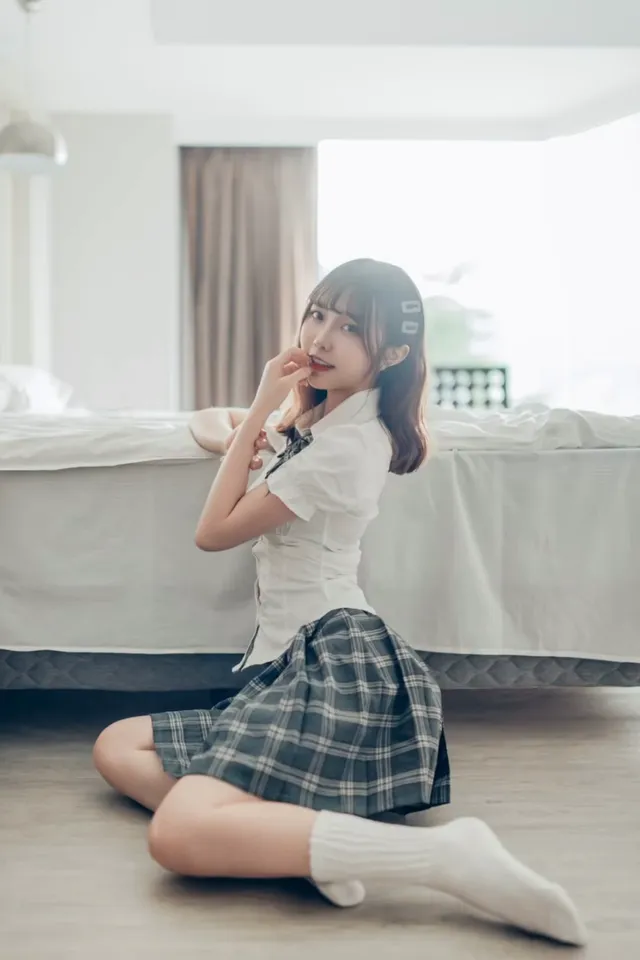 泥能心無旁騖的看著我的笑容嘛(｡･ω･｡) 還在偷按暫停嗎⏸️ JVID🔍蕭蕭loved 解鎖觀看乖學生是如何為了學分不擇手段ㄉ呀👩🏻‍🎓 （純屬為故事劇情需求＞⧸⧸⧸＜） @coketwojvid_ -📷 #學生 #學生服 #學生穿搭 #百褶裙 #唯美 #電子寫真 #唯美寫真 #純慾 #純慾風