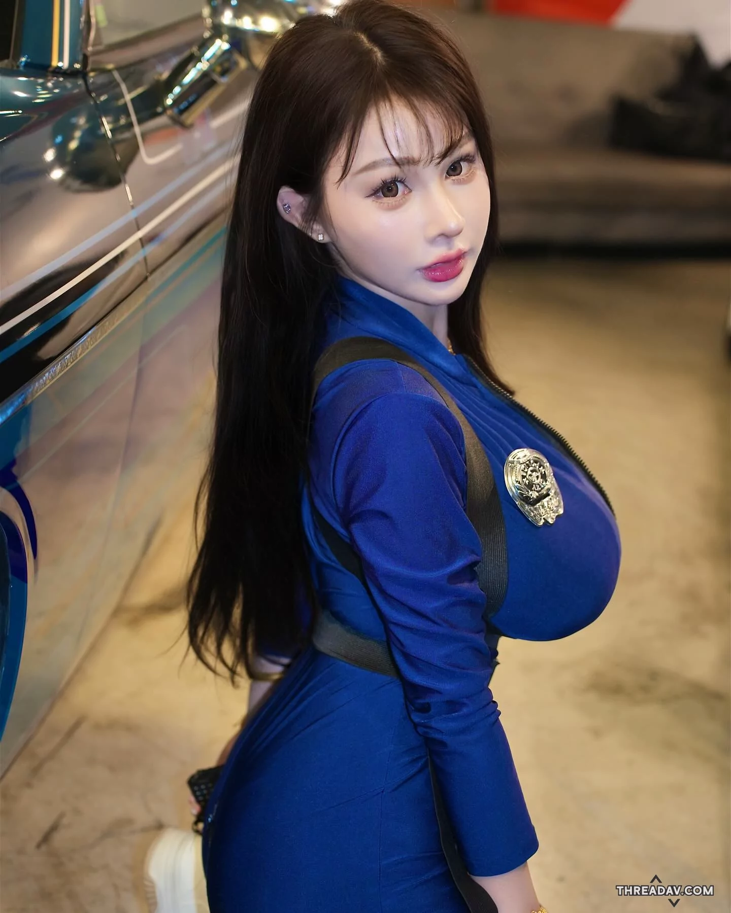 女警制服太辣！犯人崩潰求支援　這壓迫感太強大