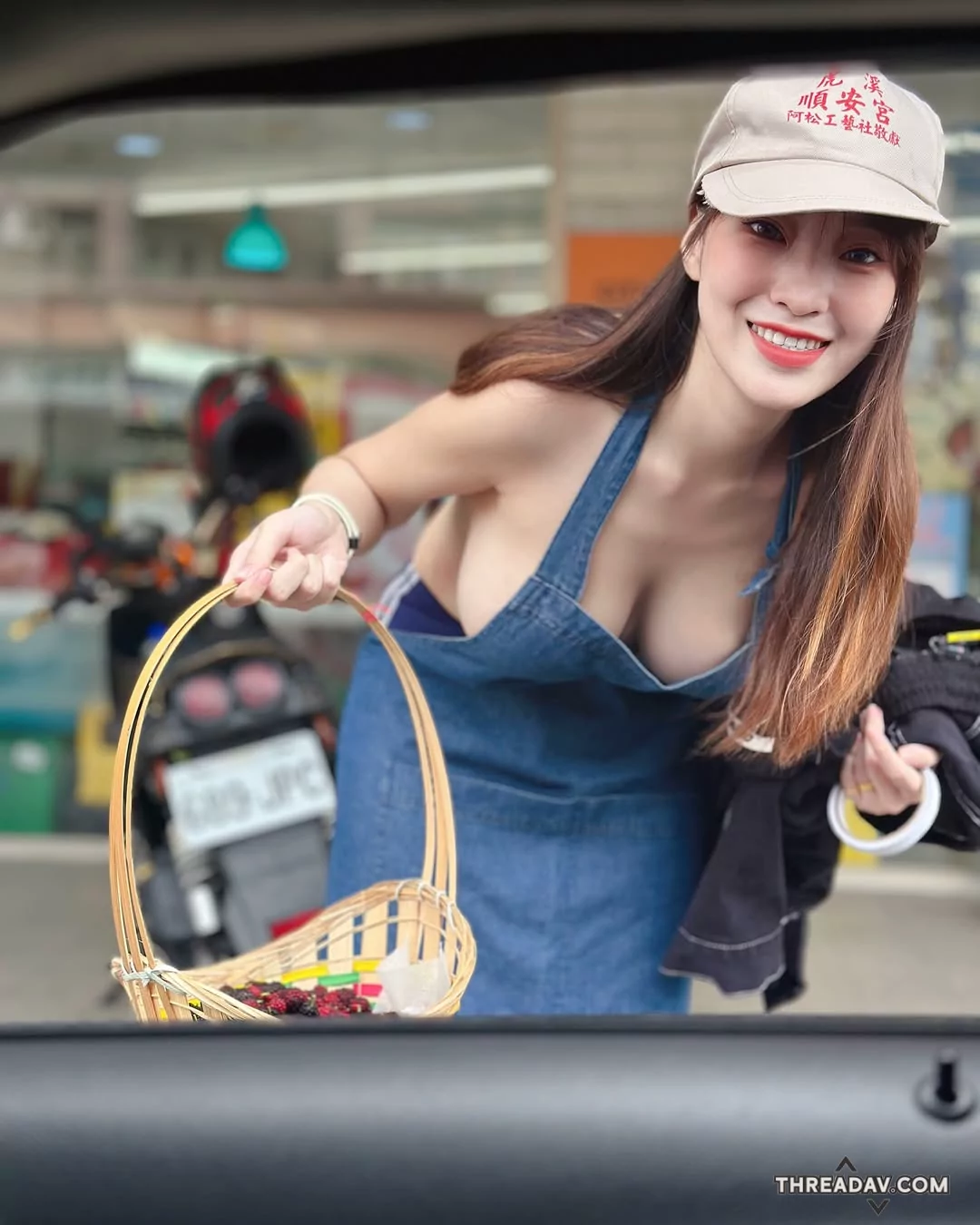 雲林鄰家妹「Vina」騎車超犯規！驚豔鄉民「啷出美乳」現場全凍未條