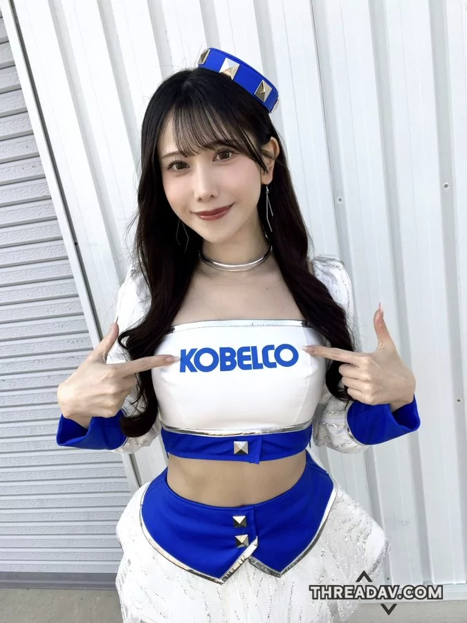 史上最強賽車皇后首次應徵活動就撞見爸爸，網友全傻眼！