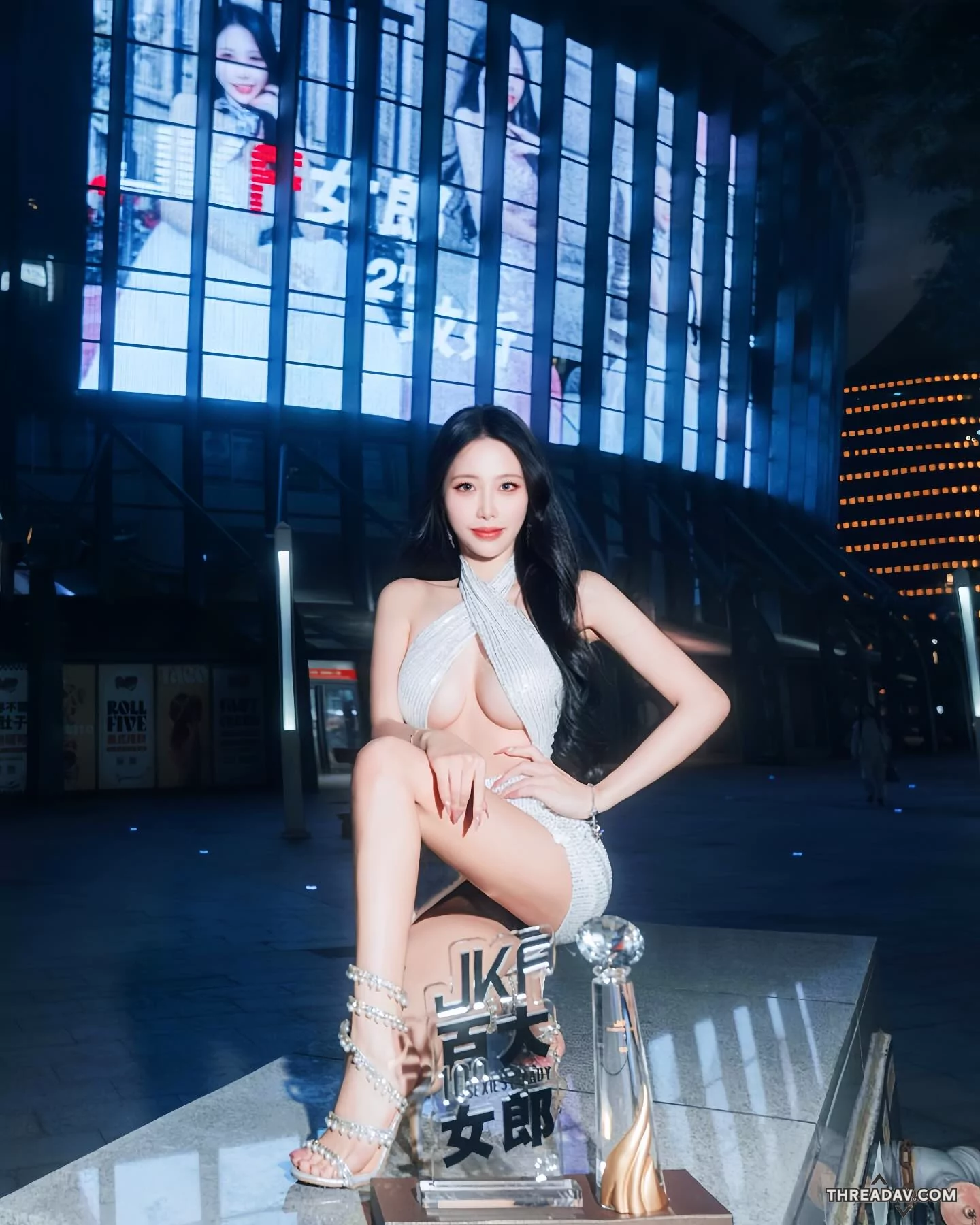 性感小野馬《玟妡WenHsin》征服小巨蛋！火辣寫真曝光
