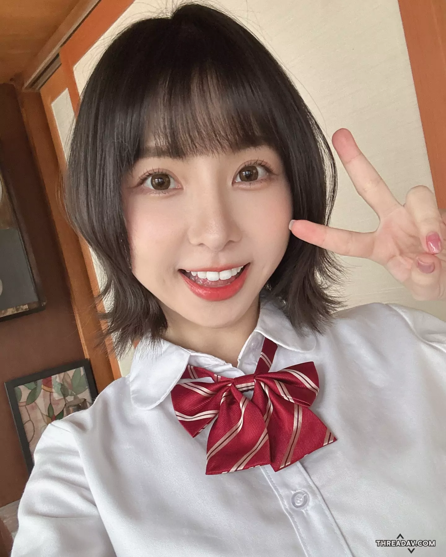 《Tiny》驚人逆齡美貌！換上制服重磅回歸，網友驚呼如少女再出道