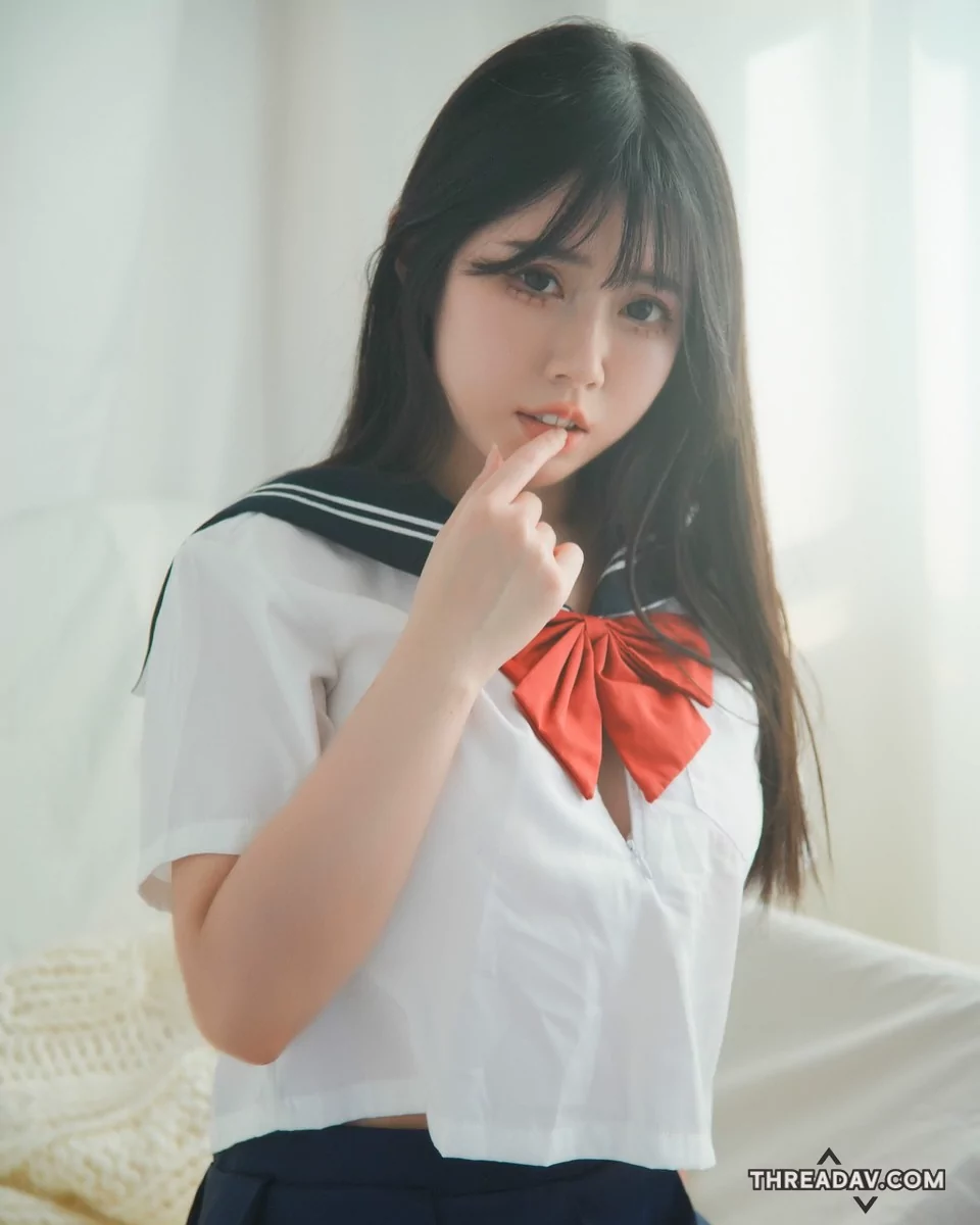 清新小學妹「小妮子」放學大解放，「炸裂巨乳」雙手捧不住！ - 網路美女 | 粉紅制服秀出小妮子的甜美