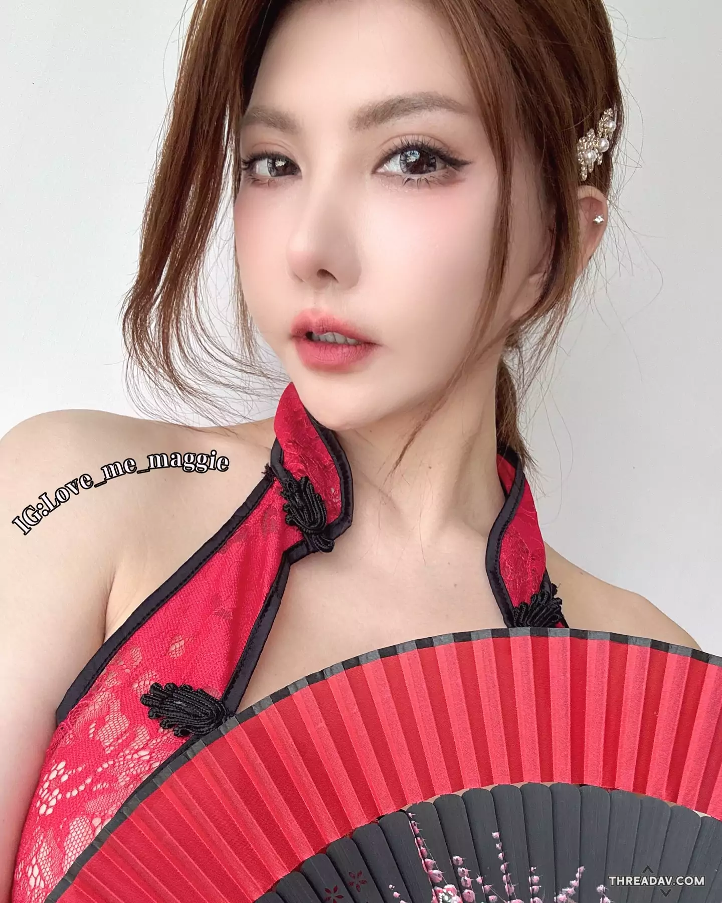 性感旗袍百變女王Maggie換上，開衩高度決定心跳速度！拜年造型吸睛