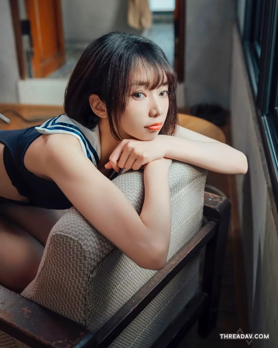 清甜女高生「優寶」美腿跨坐，「嘟嘴賣萌」學長一秒就融化！讓你心動不已！