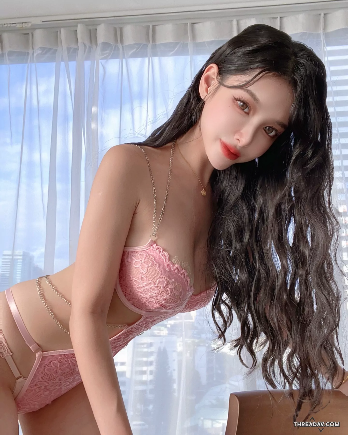 性感爆乳算命師穿著火辣蕾絲內衣，你怎麼能不點擊？- 網路美女