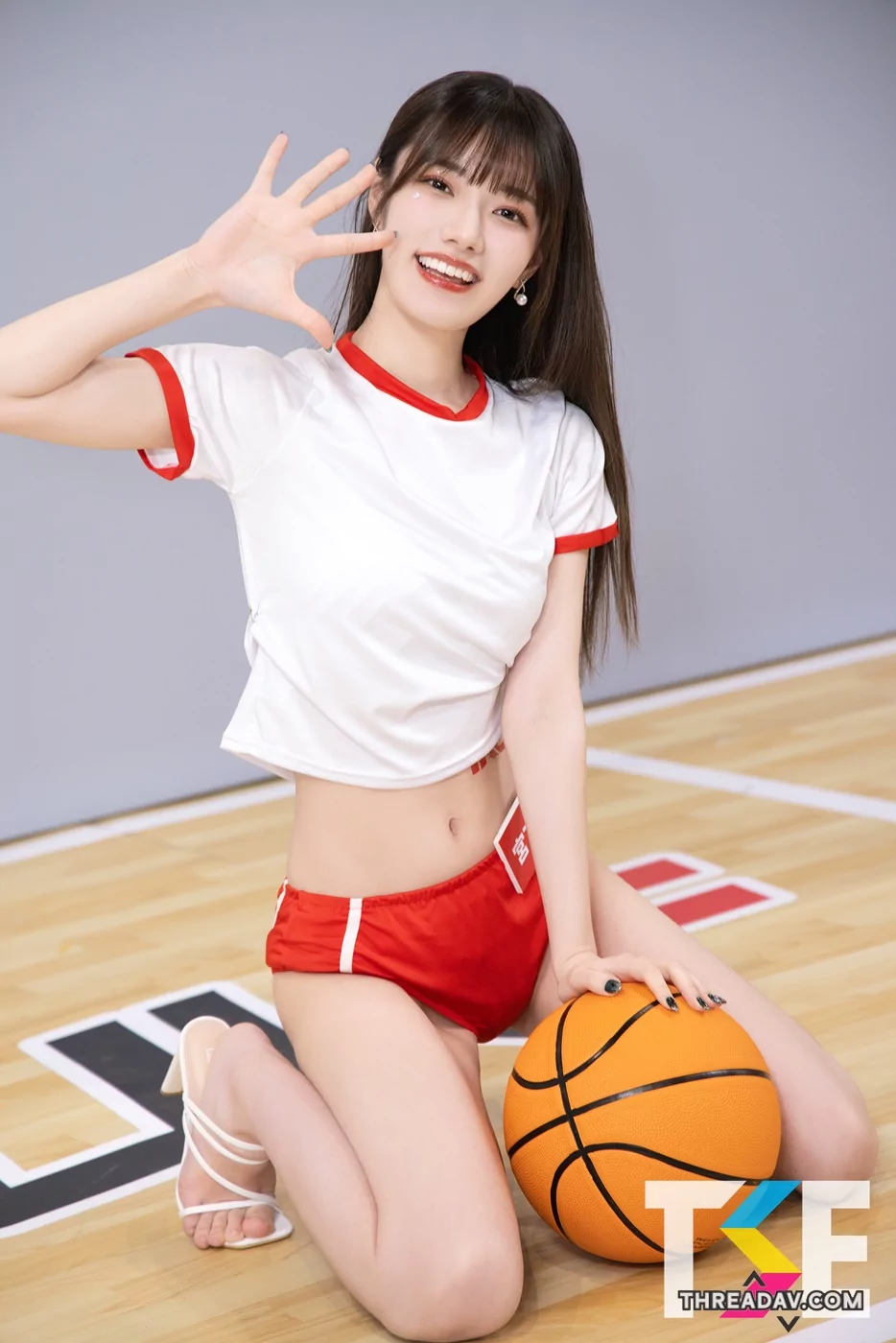 「最性感的5位體育服女神，纖腰飽滿胸型讓人無法自拔！」- 網路美女