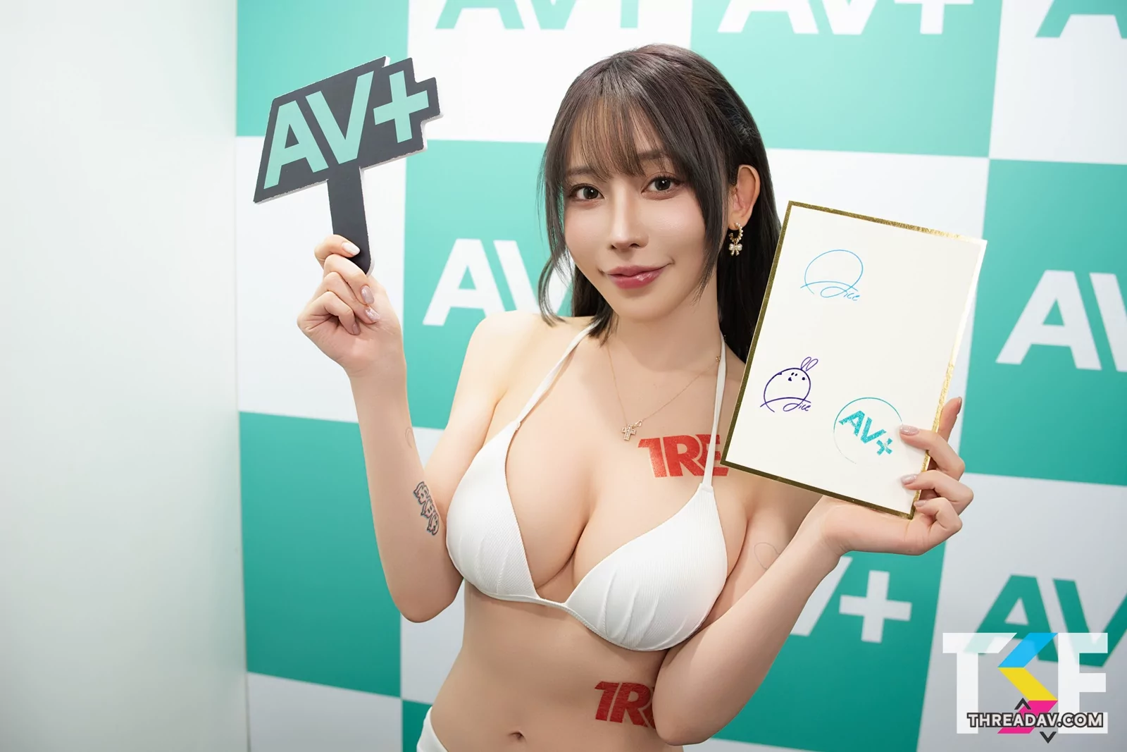 火辣互動！巨乳美少女「七瀨愛麗絲」F奶夾禮物瞬間收服粉絲心