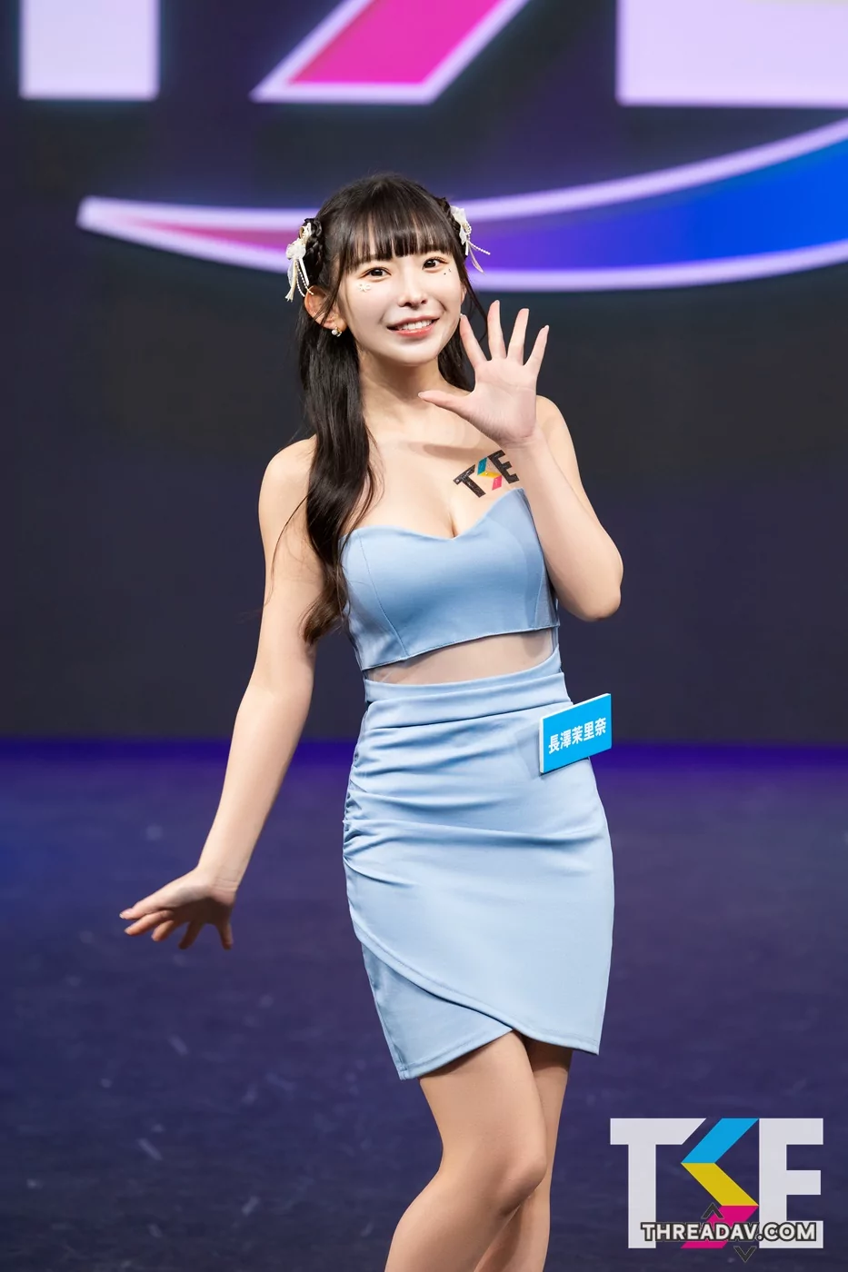 童顏巨乳合法蘿莉「長澤茉里奈」見面會福利好讚！直接大方跟粉絲摟緊緊！ - 網路美女