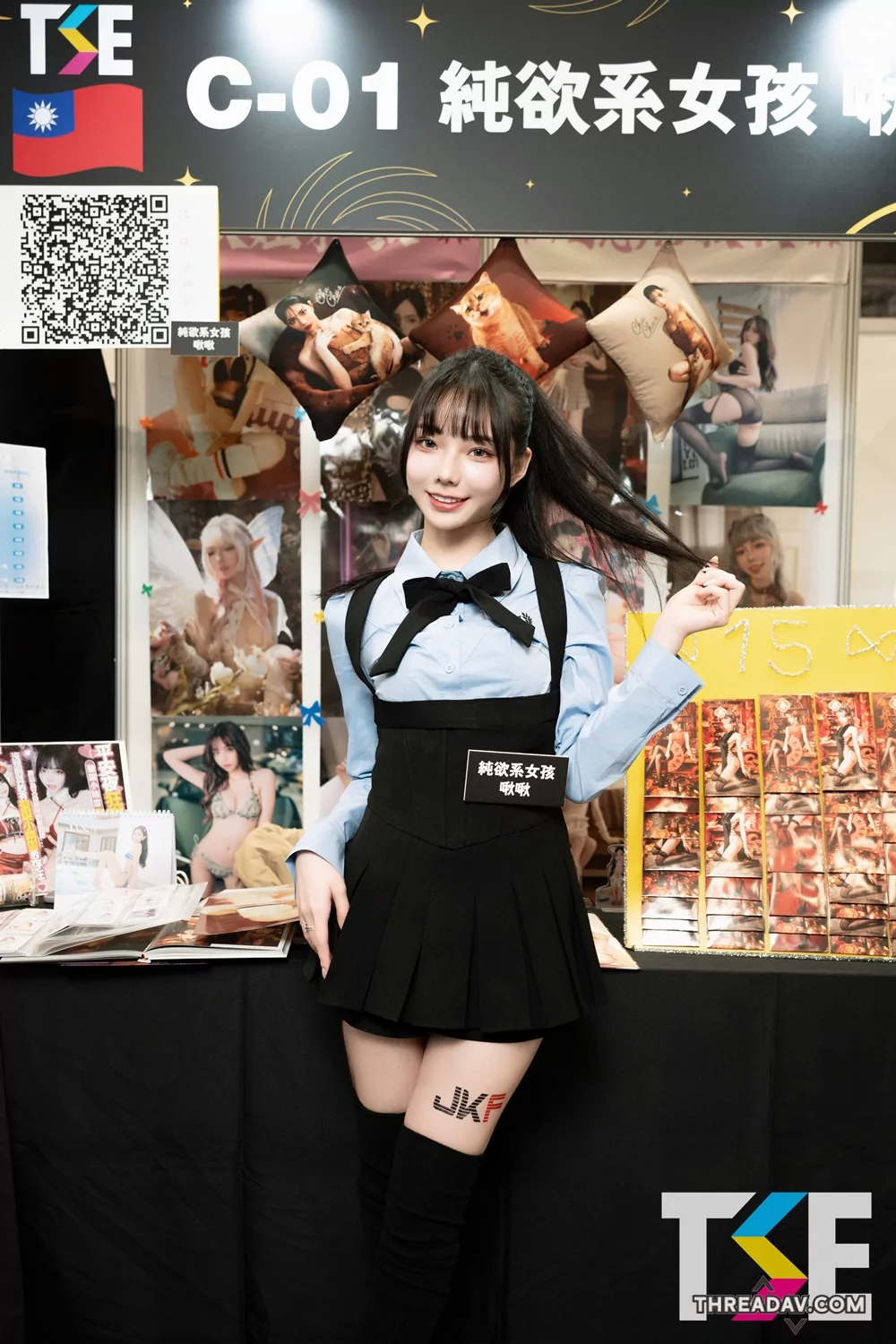 「TSE學服季」福利狂撒，「攤位美女如雲」老司機擠爆現場！ - 網路美女