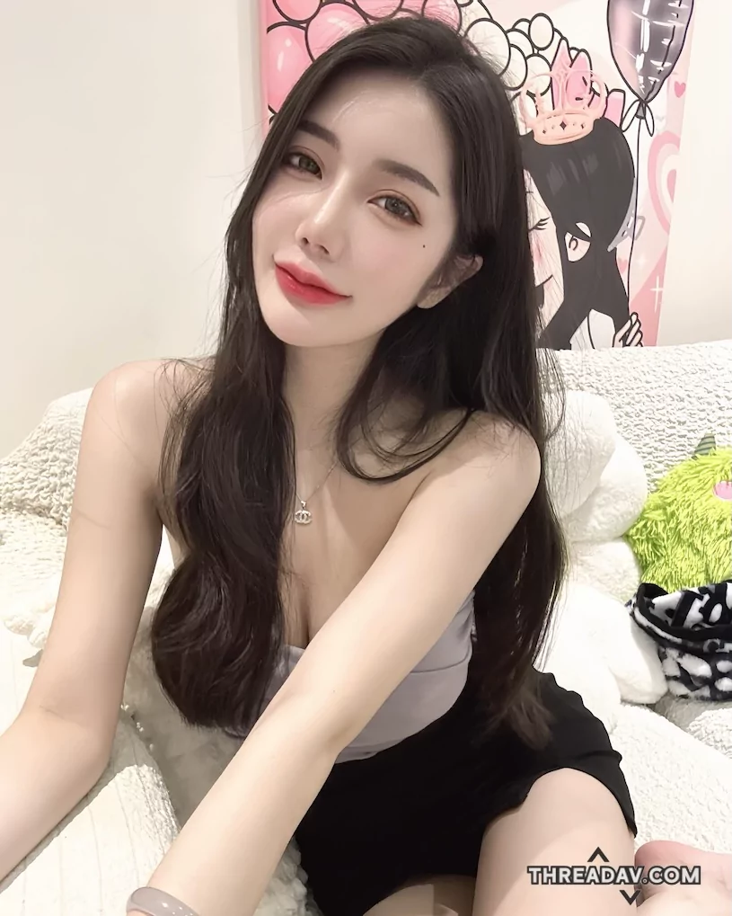 與惹火美腿辣妹「茵茵」在TSE相聚，超誘惑S曲線有夠勾人！ - 網路美女