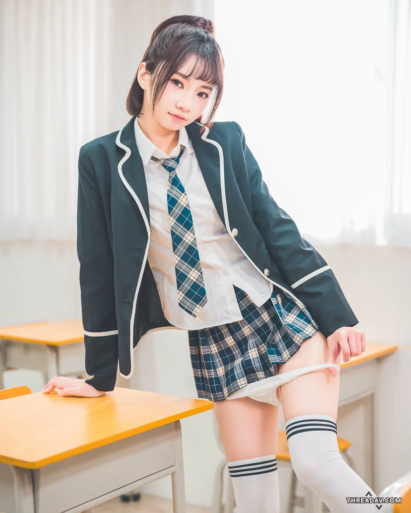 早熟小學妹「優寶」拉扯小內褲，「肉肉神秘帶」被全民看到了！ - 網路美女