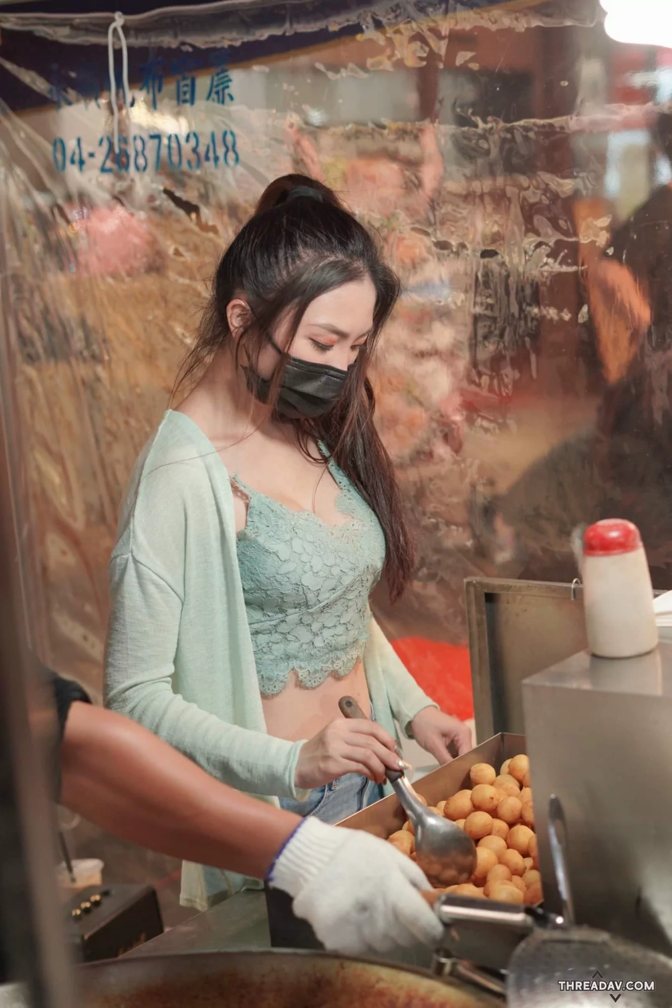 又圓又大...我是說地瓜球！台中大甲地瓜球老闆娘身材超火辣 - 網路美女