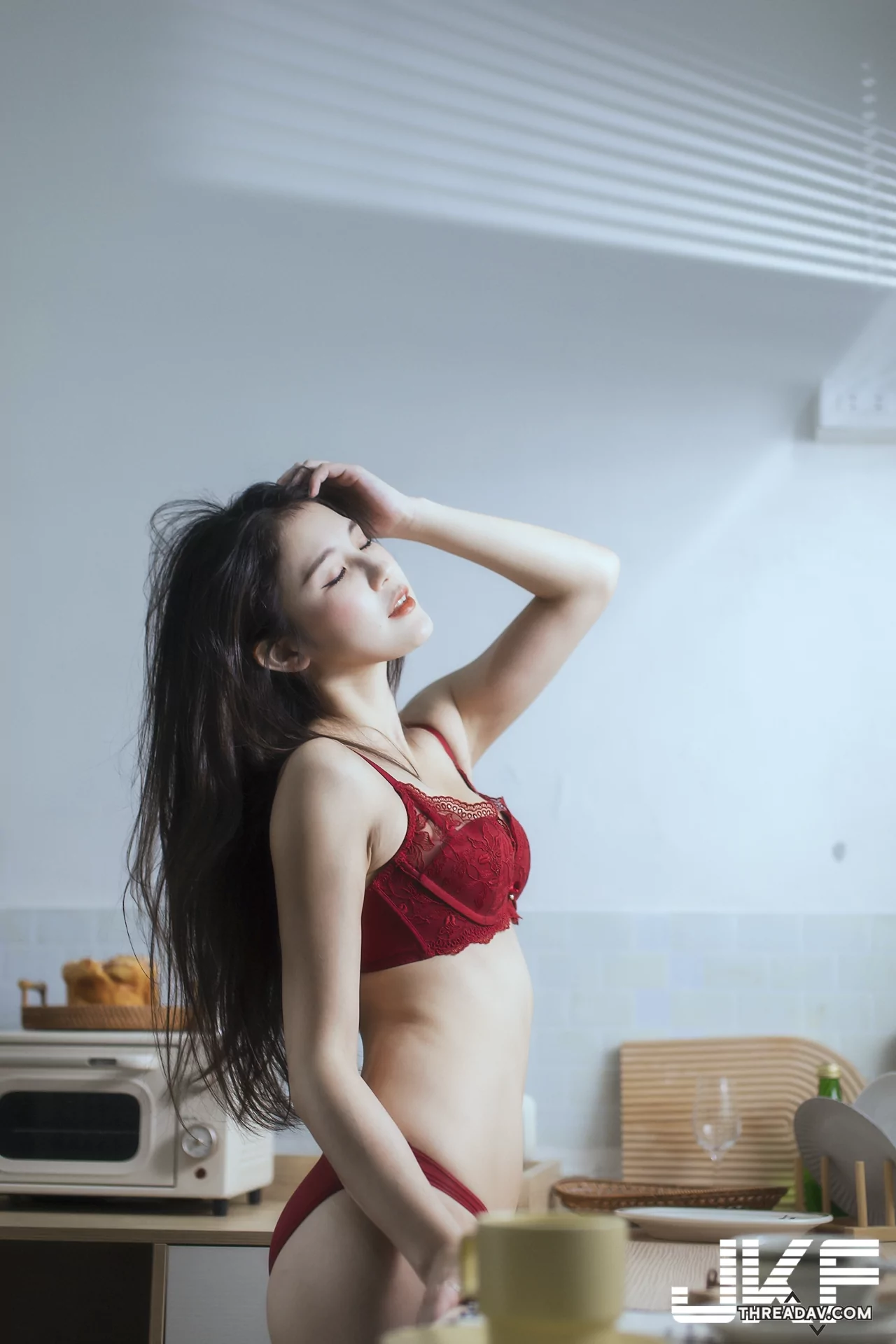迷人甜心「花巧娟」紅色內衣誘惑，「透視的火辣小褲」太勾人！ - 網路美女
