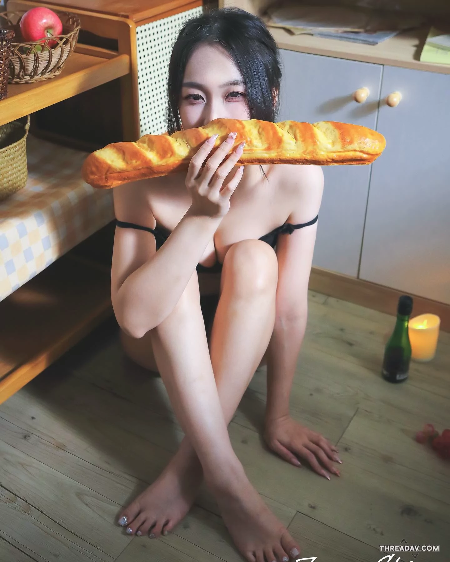 女王呼喚！性感女孩「淳淳」送早餐，「挑逗落肩帶」讓粉絲亂撞！ - 網路美女