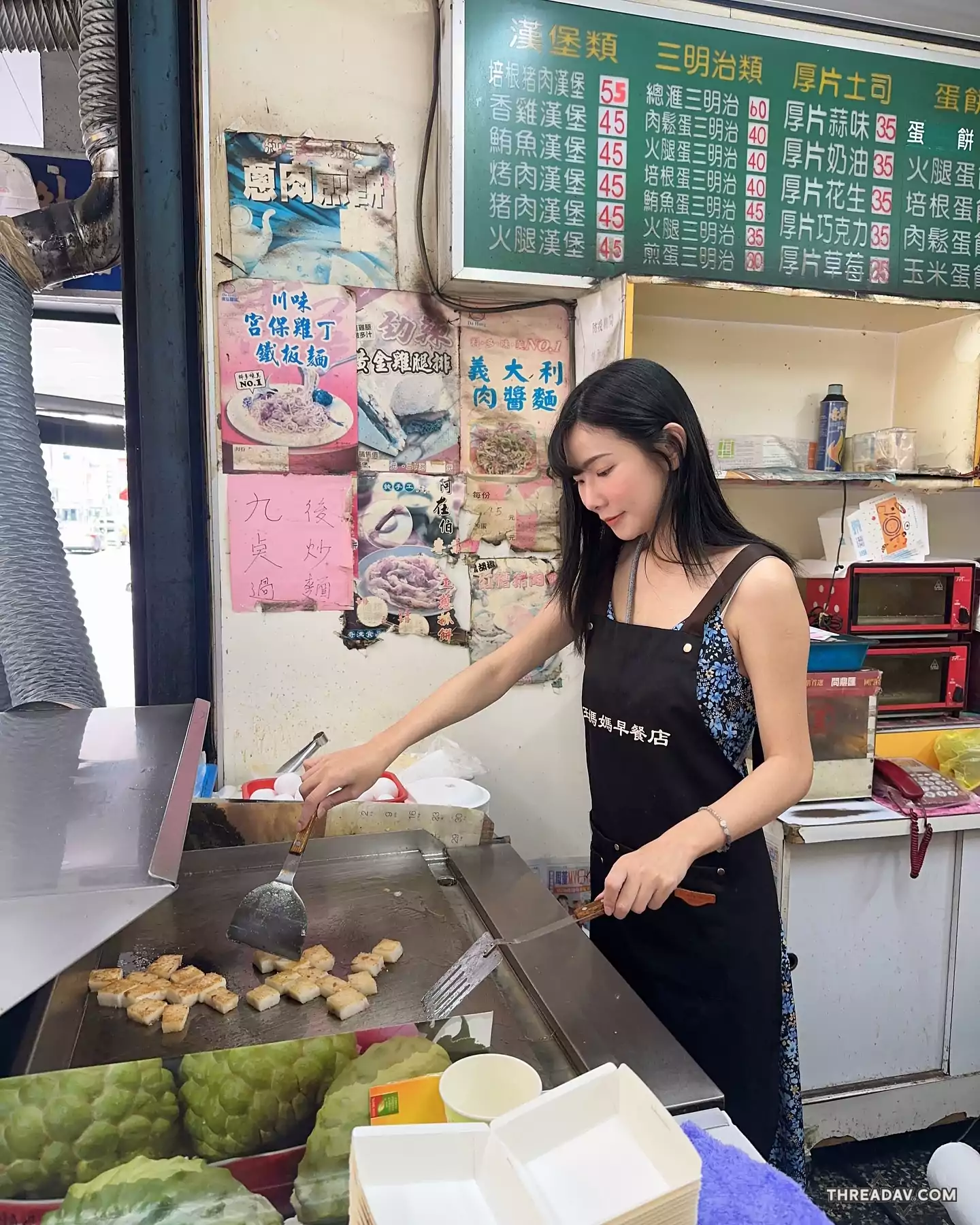 早餐店正妹CEO站煎台　用美貌為每個上班族加油打氣！ - 網路美女