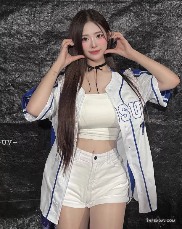 《顏值暴徒李素敏空降人氣女王！擊敗李珠珢成韓國啦啦隊新一代女神》