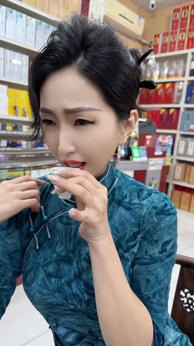 兩副面孔的女人