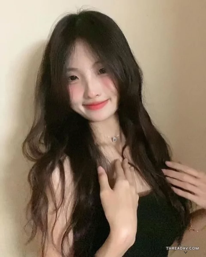 【@esther_khaili 】射手座正妹超敢拍｜喜歡拍照的不只風景…還有她自己