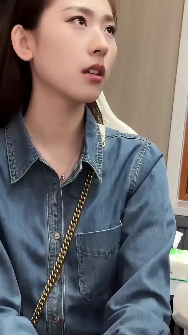 女主嘴眼特別漂亮