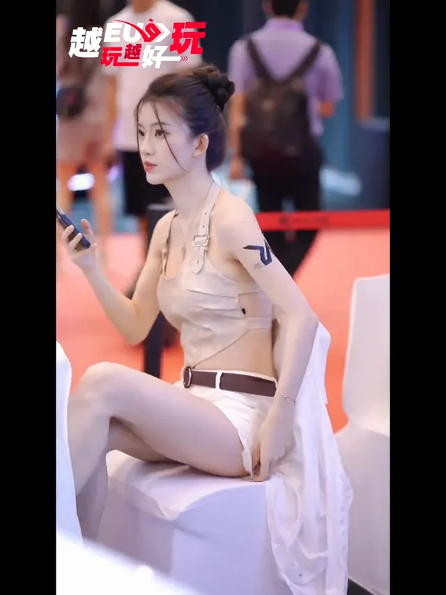 美到发光的小姐姐