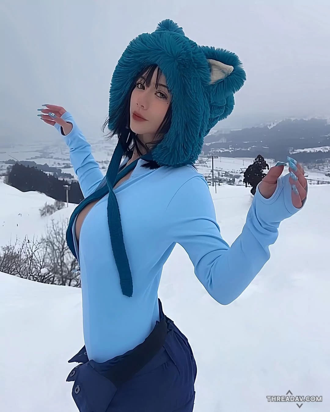 日本雪地驚見火辣正妹「茜茜」！你絕對不能錯過這個性感奶霜秀！