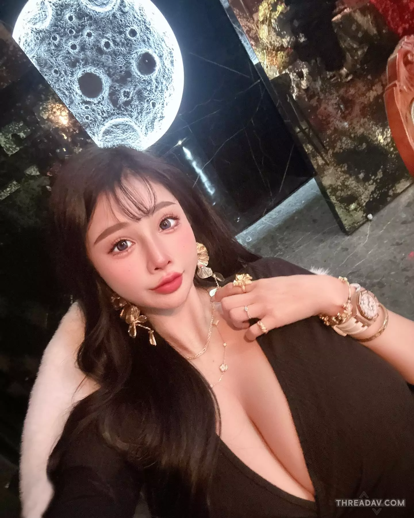 重機女神性感低胸上衣露深溝，驚人長度讓你忍不住點進來！