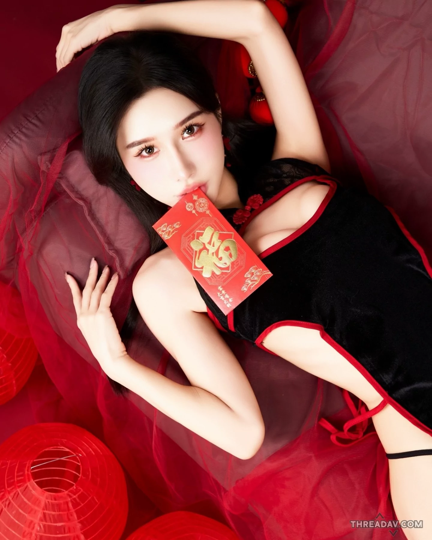 夢夢穿旗袍白嫩美體外露，美乳翹臀全都有！驚艷氣質女神！
