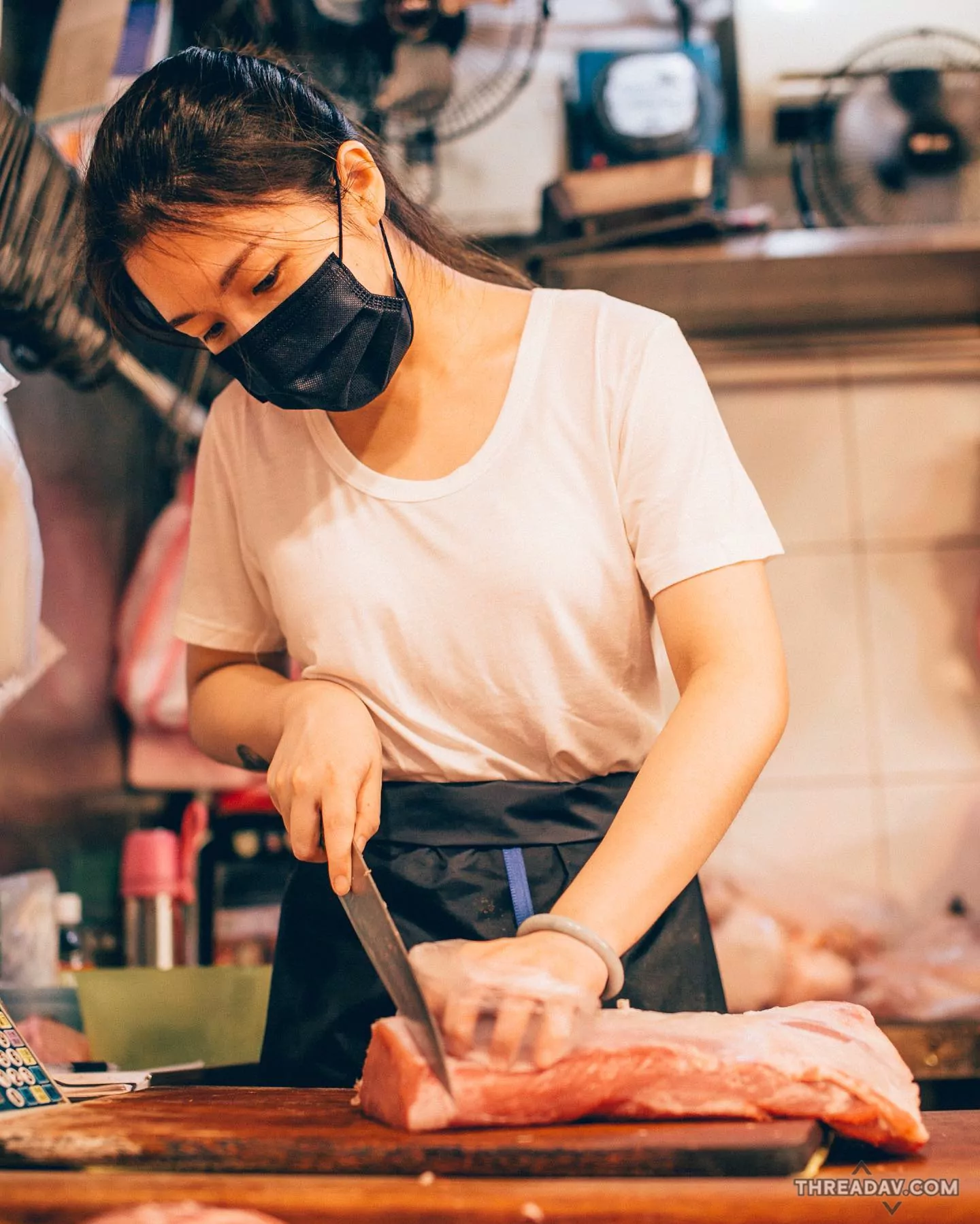 東門市場「市場西施」！老牌肉舖甜美老闆娘高顏值臉蛋曝光，網友熱議