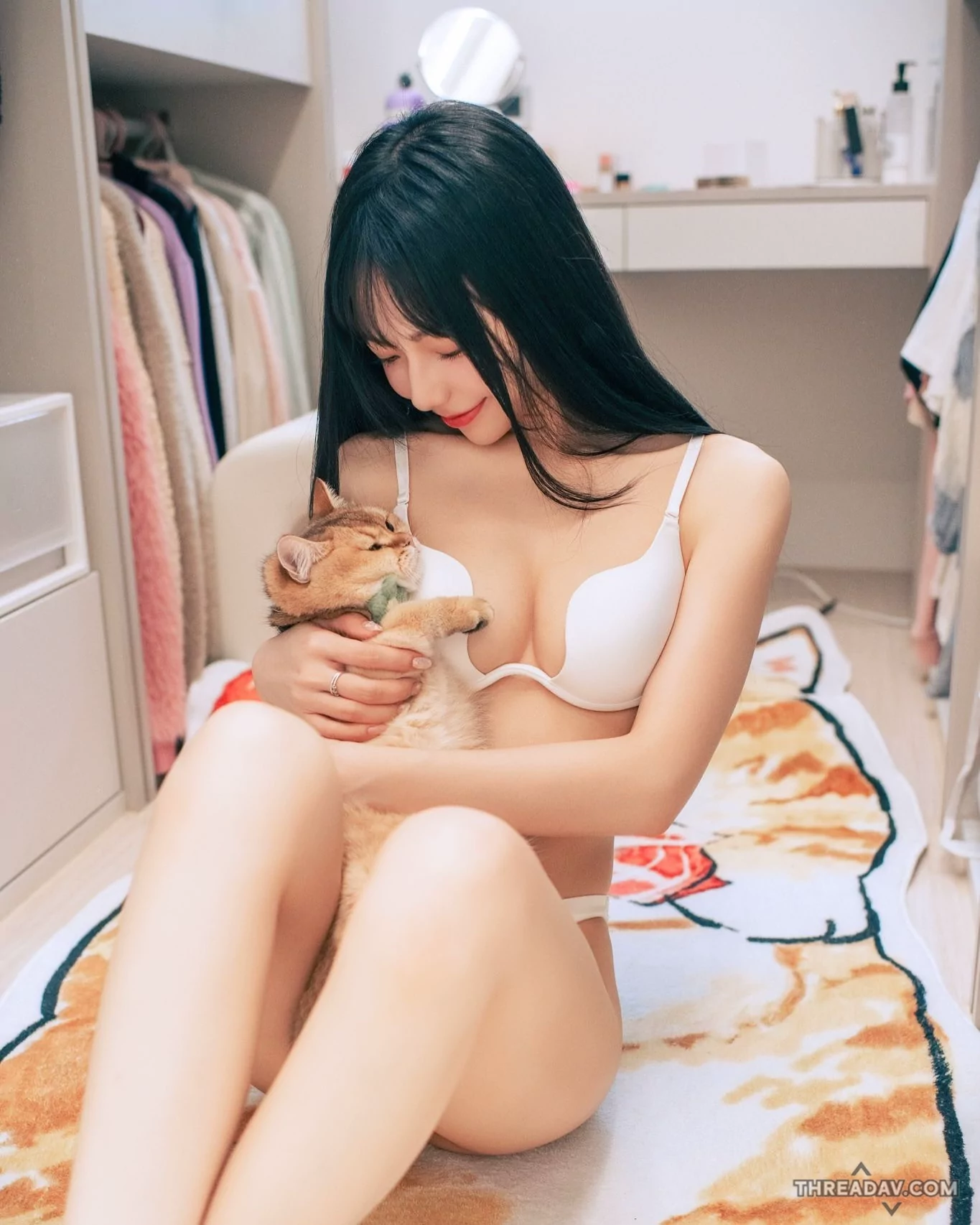 女神更衣室大公開！驚見「啾啾」新家祕密，「美乳蹭貓」粉絲瘋狂爆料！ - 網路美女秘聞