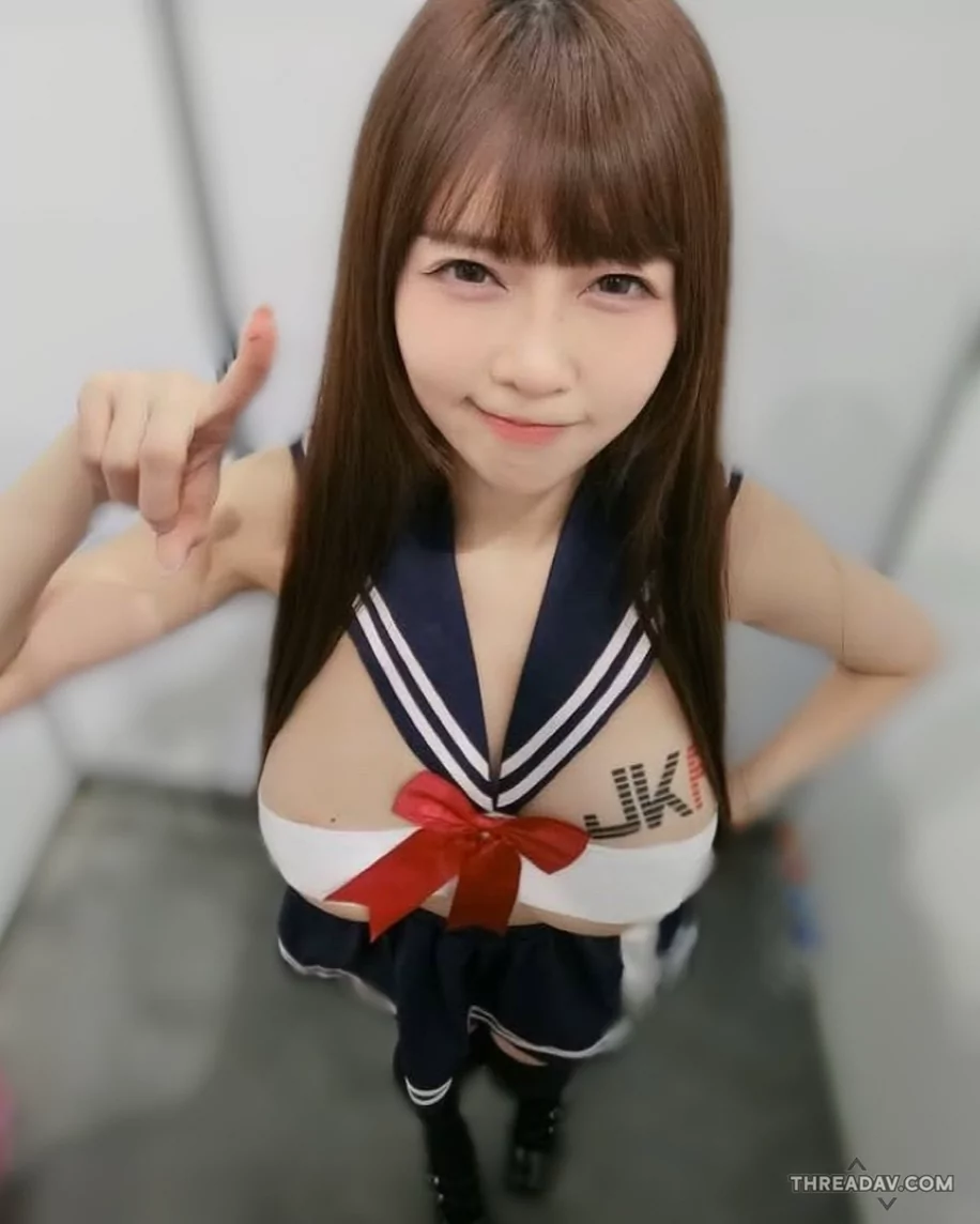 安希現身TSE！「性感巨乳小學妹」驚豔登場，水手服造型萌翻天！