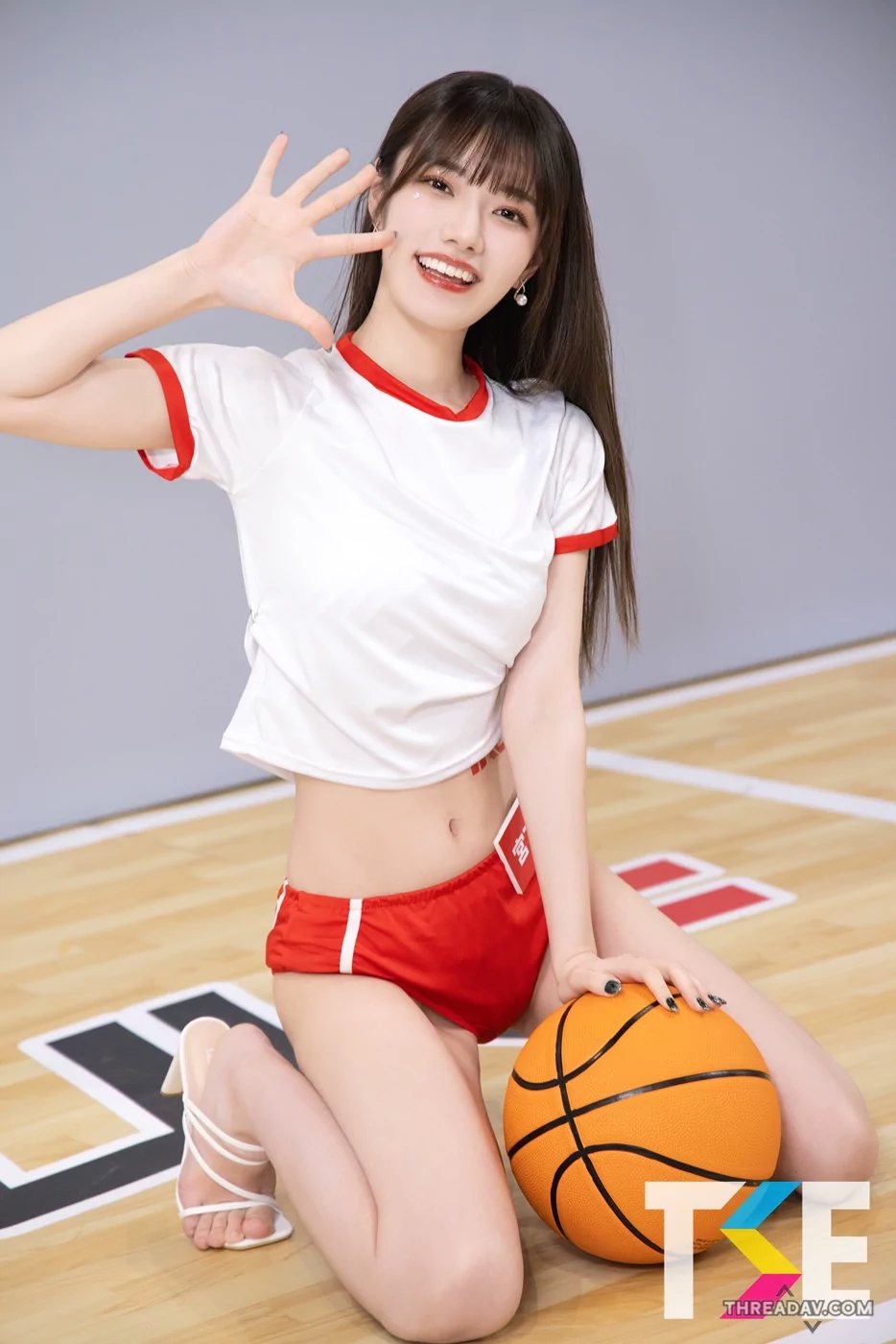 「性感纖腰＋飽滿胸型」！5位體育服女神超辣合輯，誘人必看！- 網路美女