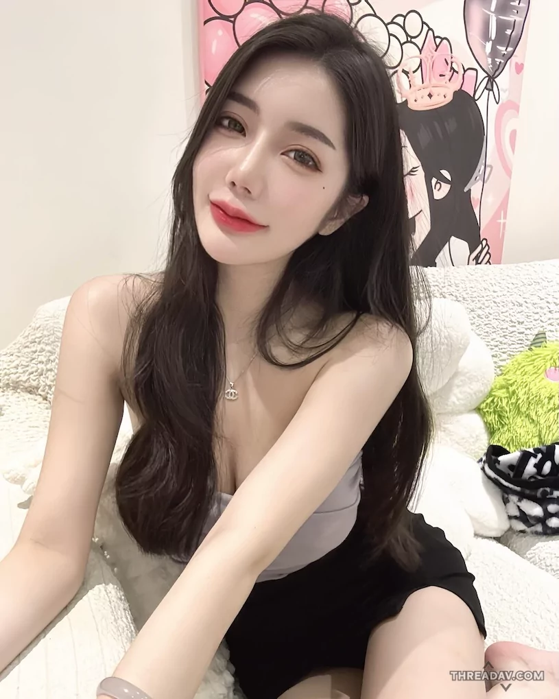 驚艷相遇！在TSE遇見「茵茵」的絕美長腿與誘惑S曲線 - 網路美女風采