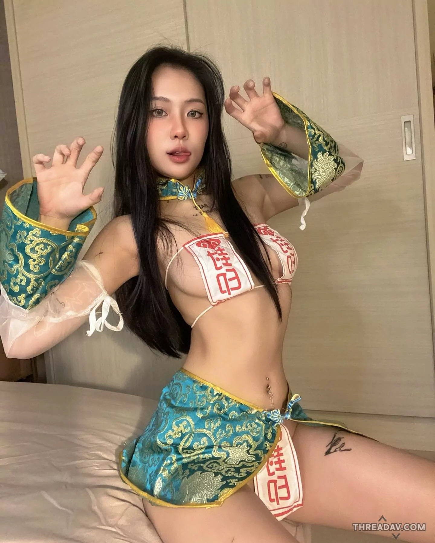 熱辣女殭屍「Nami」惡趣味穿梭，豪乳水蛇腰被道長征服！- 網路美女爆紅秘辛