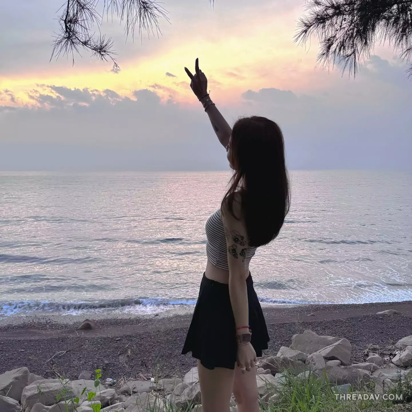 極美高挑正妹「宜萱兒」現身屏鵝沿海線，粉絲驚呼：水蛇出沒！