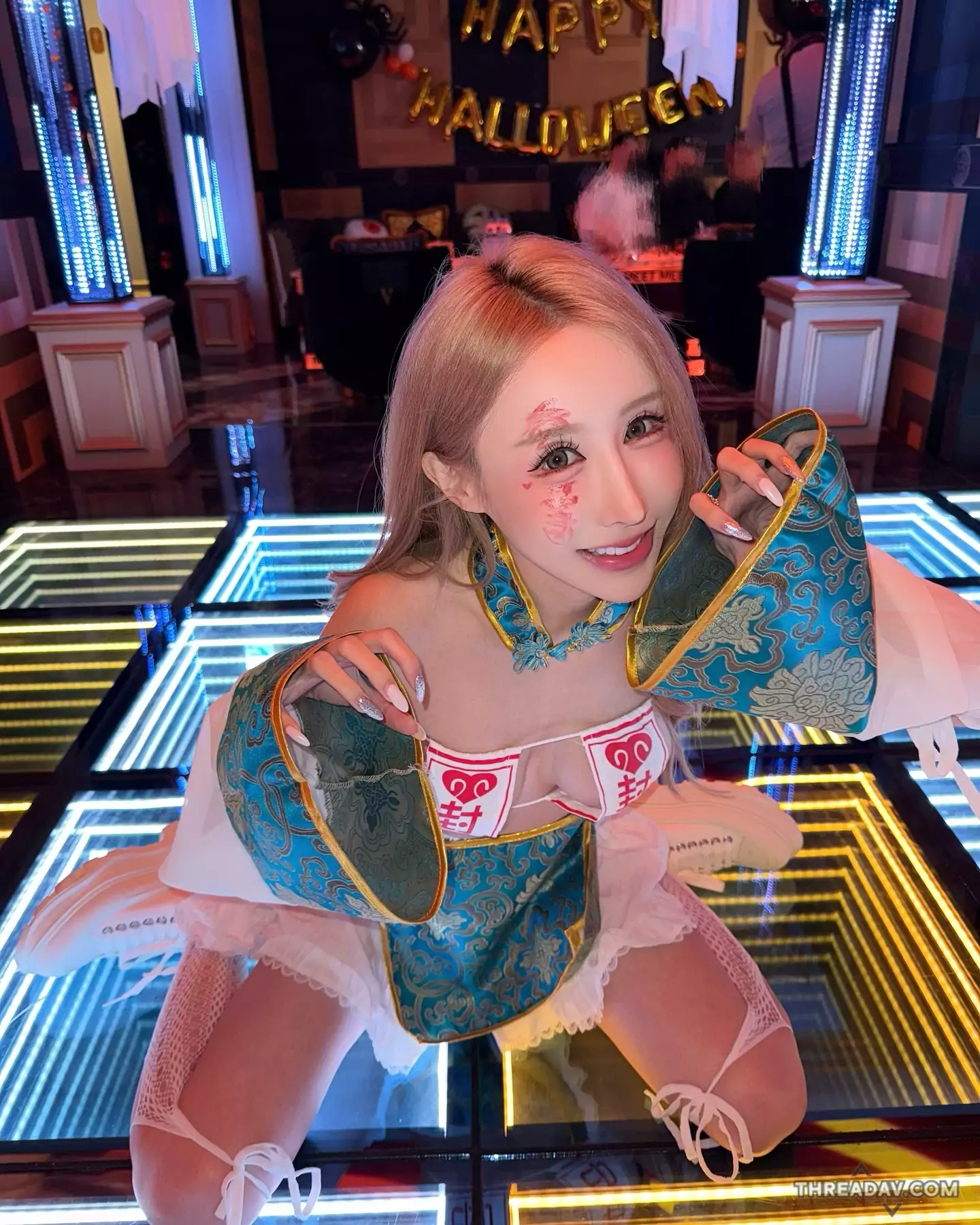 日系小學妹胸前貼符！你的可愛鬼上線，封印囂張乳球！- 網路美女必看