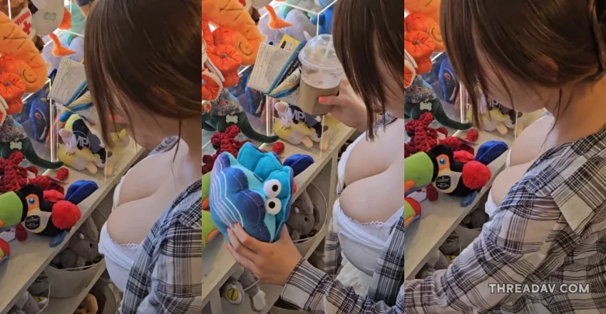 巨乳女網友直播購買狗玩具，網友反應驚人：全被她的魅力分心！
