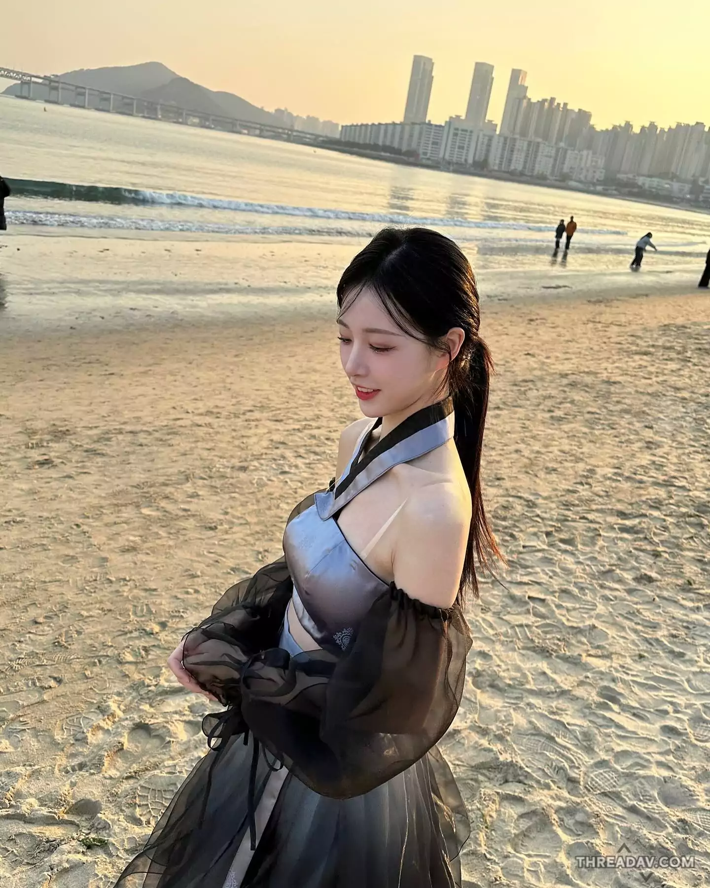 「李晧禎」釜山女神驚豔登場：甜美外型與豪爽個性讓粉絲狂喊大哥！