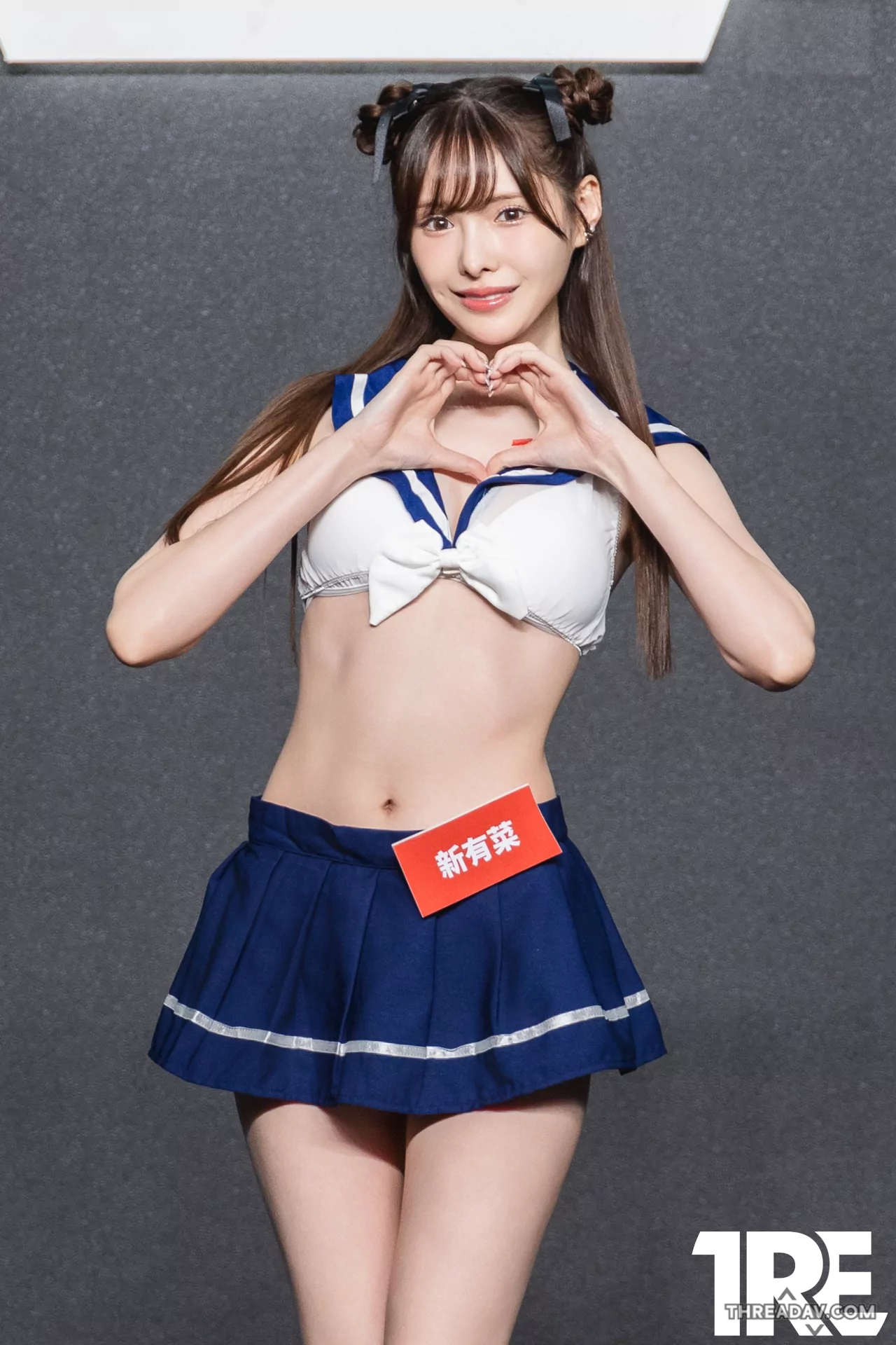 【爆】新有菜穿水手服露「雪乳玉腿」！網友瘋狂按讚！