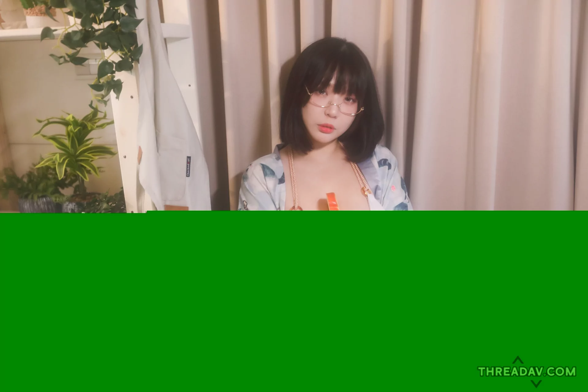 巨乳正妹「茹茹」美味雙球夾土司，奶香誘人食指大動！- 網路美女