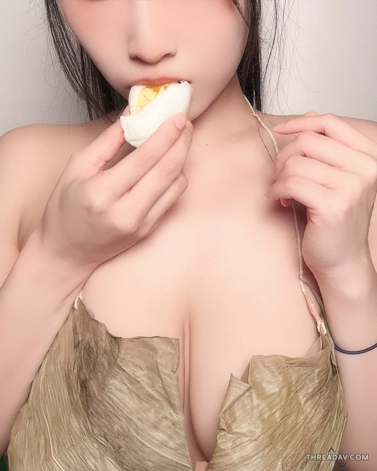 「端午節美女必看！粽葉比基尼奶粽搭甜辣醬，激起味蕾的極致享受！」