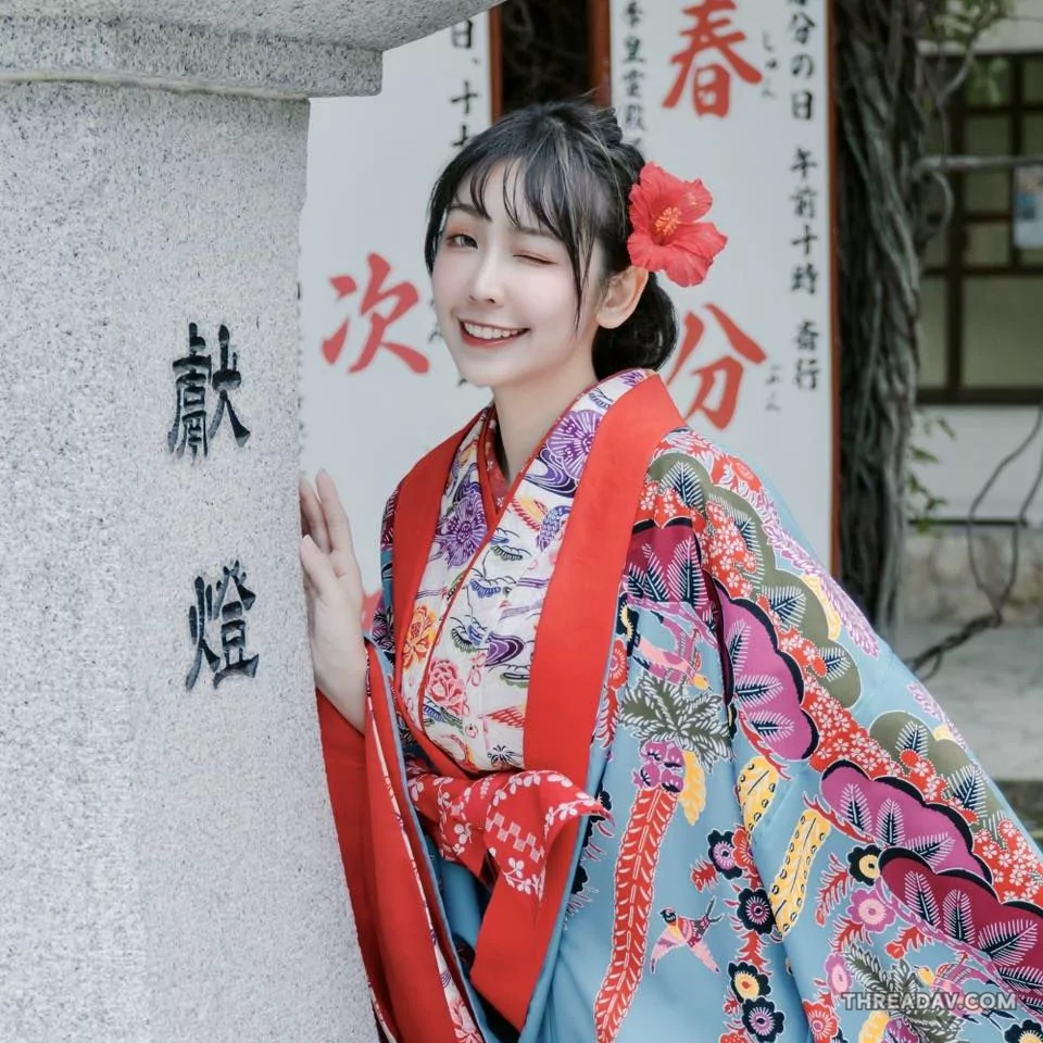 爆乳美女「希希」沖繩遊記：小洋裝展現迷人S曲線！