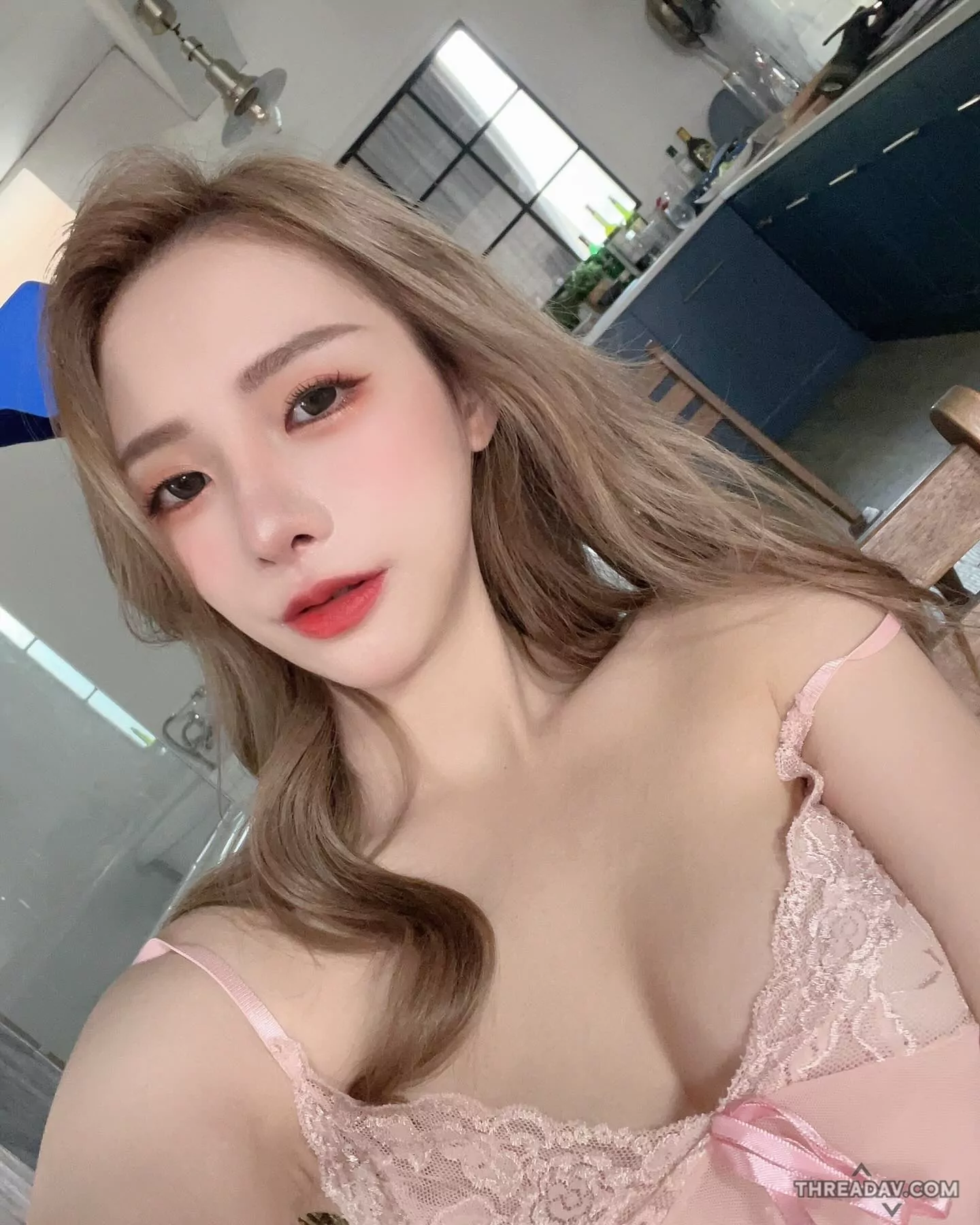 金髮巨乳妹「丁丁」健身房驚人一幕！網友熱議嗜好揭密！- 網路美女