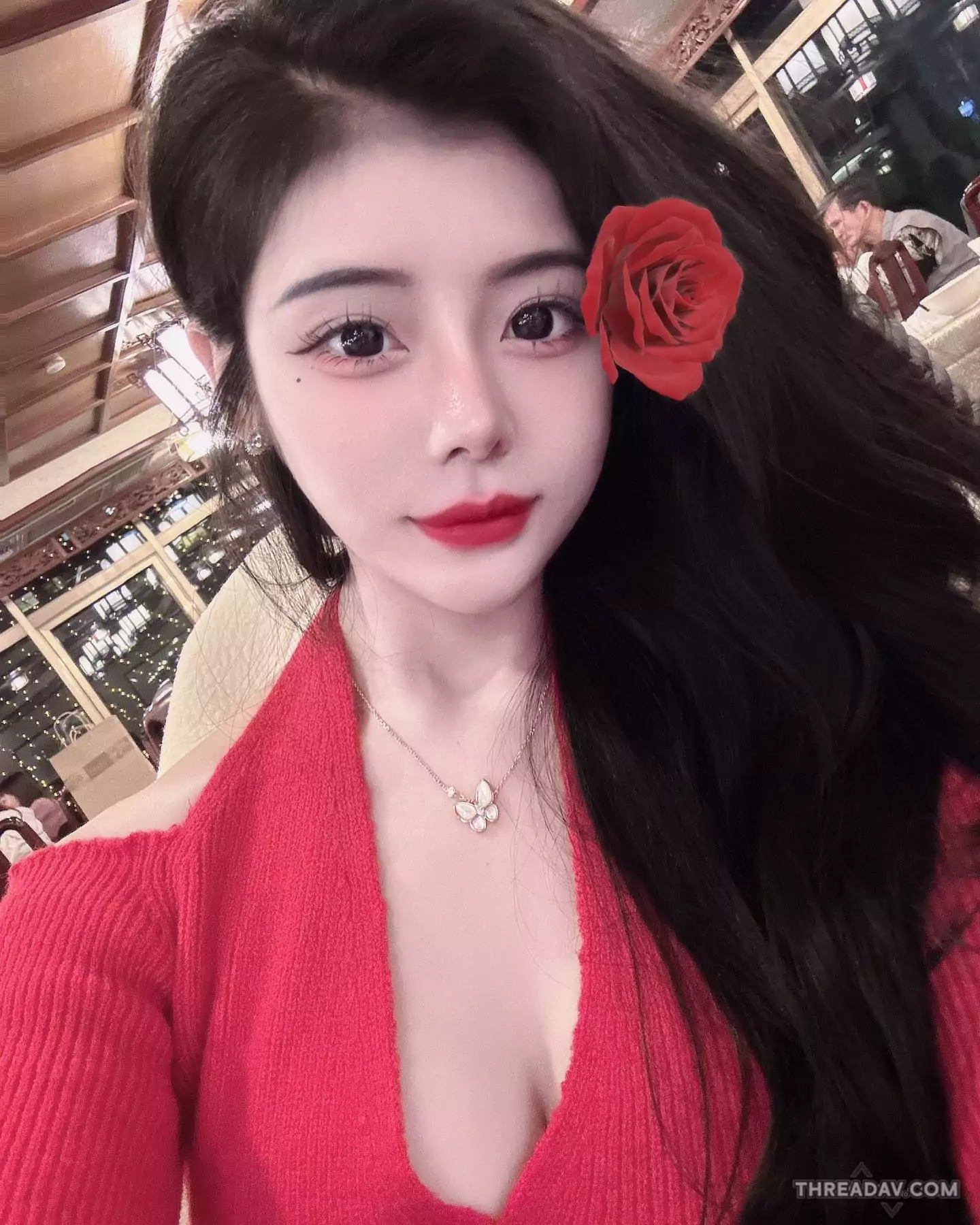 火辣素人美女！膚白貌美「太子宮御用禮生」下班後比基尼大秀美乳細腰！