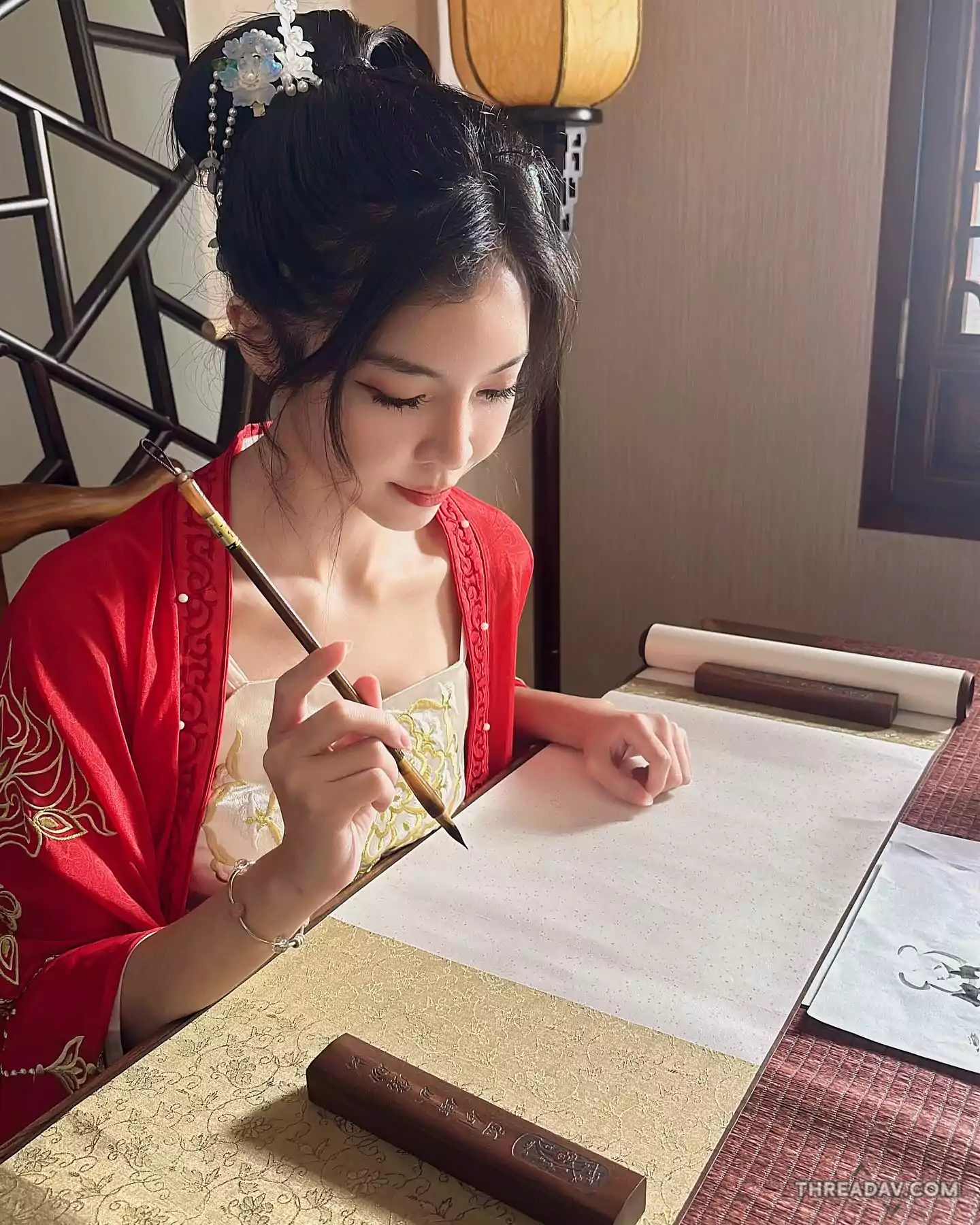 古風長腿女神《羅莉Rolly》裝扮大反差！粉絲狂讚好氣質