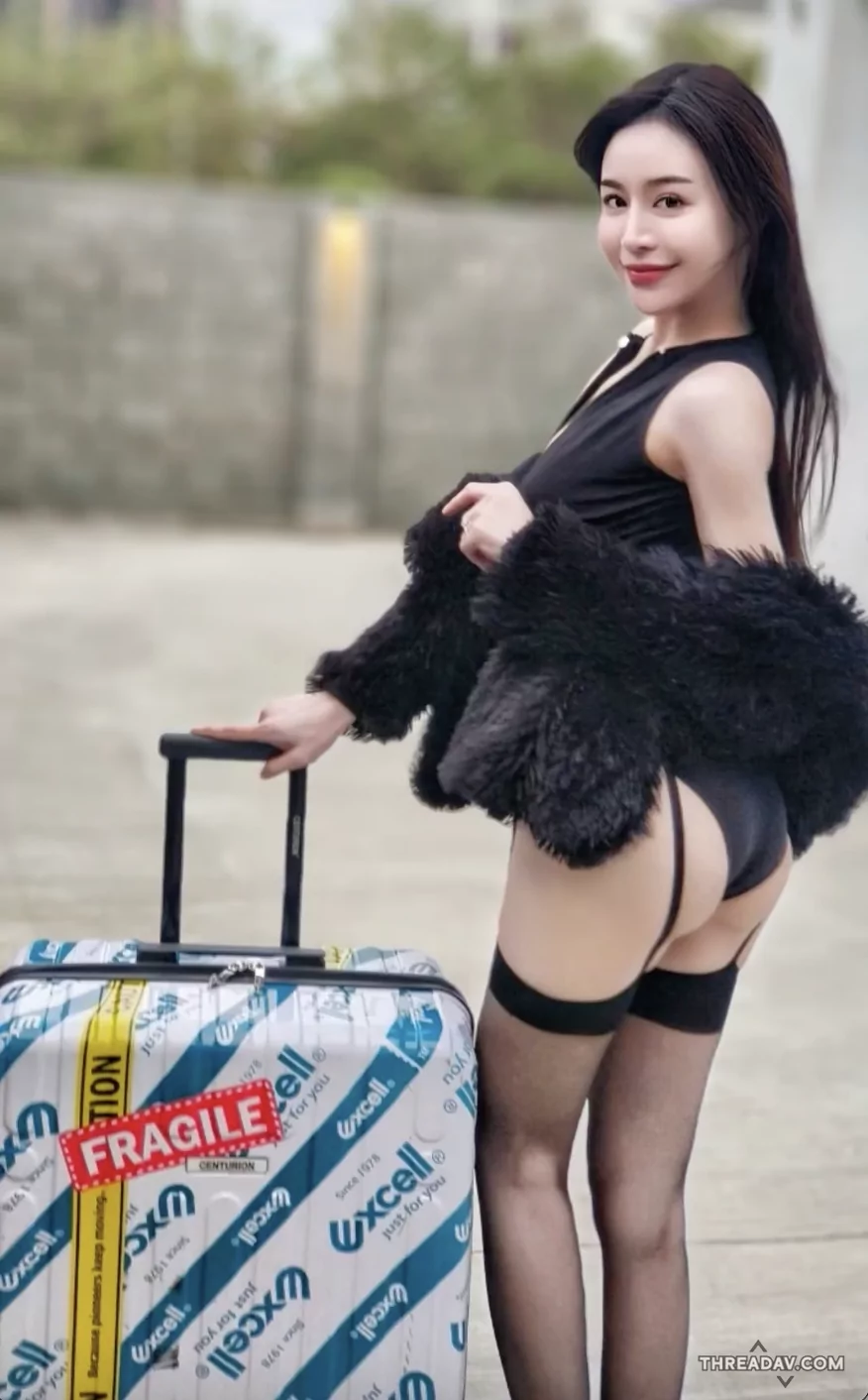 「Lena 莉娜」性感吊帶襪讓人受不了！女友穿這樣可以嗎？