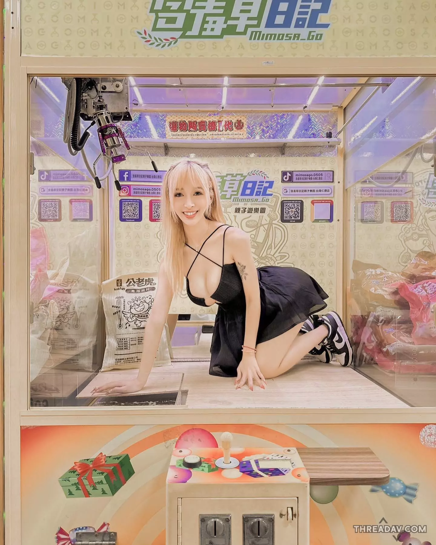 嵐芯語夾爆！巨乳淘氣女友變夾娃娃機禮品，保夾無上限！