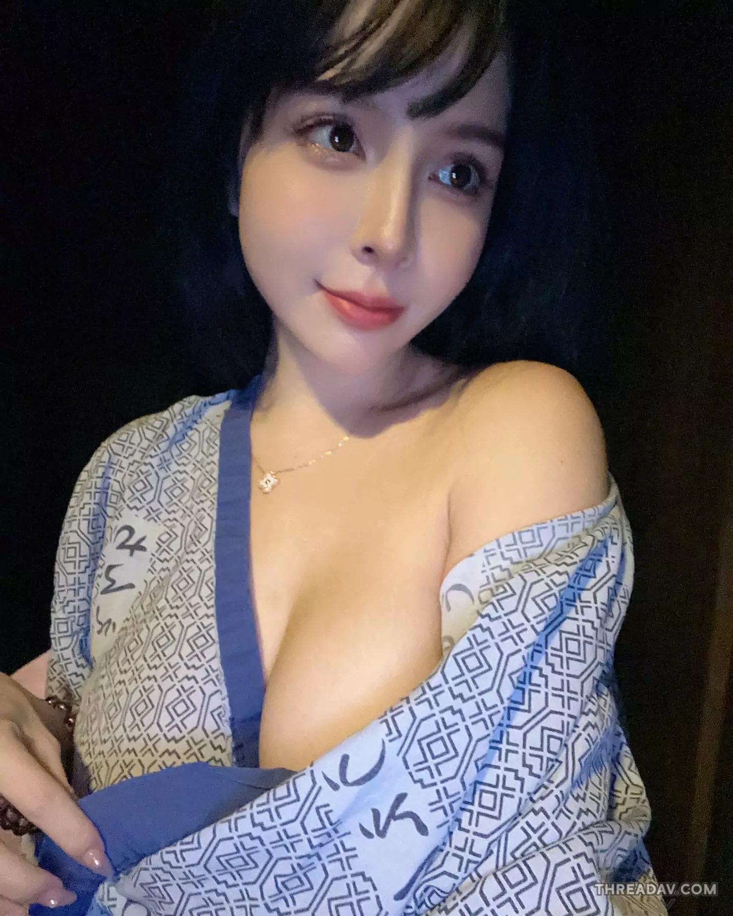 正妹「香菱」享受按摩，浴衣穿搭失誤「豪乳」搶眼露出！- 網路美女